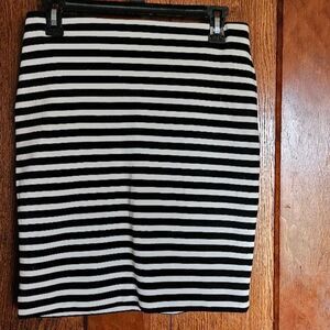 Merona Size 2 Striped Mini Skirt | Black White Office Professional Stretch